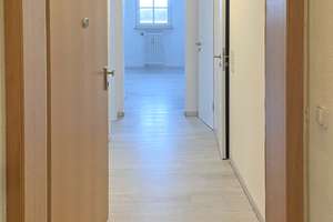 Gemütliche & helle 2-Zimmer-Dachgeschosswohnung mit Weitblick in Kirchheim bei München! – Schlehenring 24a, 85551 Kirchheim bei München – Vorschaubild 3