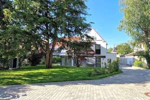 Statt Wohnung lieber ein Stadthaus? Stylish-luxuriös, in ruhiger Lage, Nähe BMW. – Keferloherstraße 150a, 80807 Milbertshofen, München – Vorschaubild 2