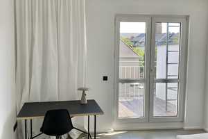 Möblierte 2er WG mit 2 Balkonen und Einbauküche: Preis pro Zimmer 825 € KM + 75 € NK Balkon, EBK – Becherstraße 6, 40476 Düsseldorf – Vorschaubild 1