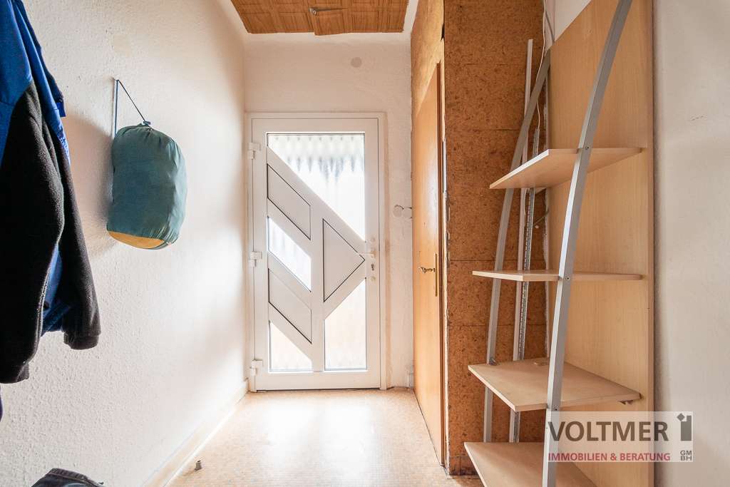 Immobilie in Kirkel - GROSSFLÄCHIG - Zweifamilienhaus mit diversen Garagen und potenziellem Bauland in Kirkel-Limbach! - Bild 3