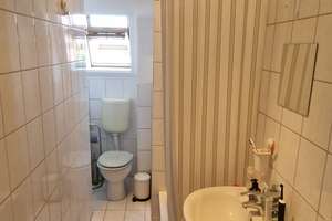 Feine möblierte Dachgeschoss Wohnung - 2er WG und Haustier ist OK – Eisenacher Straße 0, 12109 Mariendorf, Berlin – Vorschaubild 3