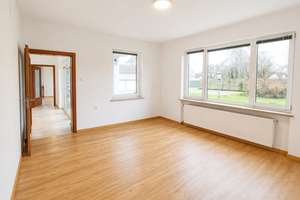 Seltene Gelegenheit: Bungalow mit 2.000 m² Grundstück, Nebengebäude und Baupotenzial – Die vollständige Adresse der Immobilie erhältst du vom Anbieter., 94486 Osterhofen – Vorschaubild 3