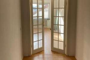 Helle, freundliche Dachgeschoß- Wohnung 2 ZKB – Göggingerstr 31, 86159 Antonsviertel, Augsburg – Vorschaubild 3