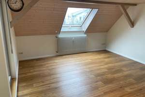 Modernisierte Doppelhaushälfte mit vier Zimmern und Einbauküche in Altdorf, Altdorf – Holzgerlingerstrasse 68, 71155 Altdorf – Vorschaubild 3
