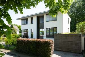 Stadtvilla direkt am Schloß Borbeck, Design trifft Nachhaltigkeit - exklusives Wohnen mit Erdwärme