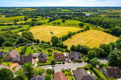 Glücksburg: Ostseenah wohnen – Ca. 162 m² Wohn- und Nutzfläche mit schönem Garten am Wiesenrand