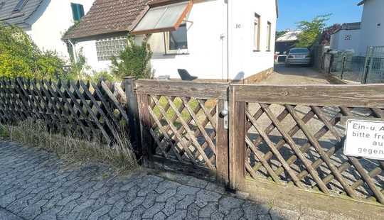 Bild von Schönes Einfamilienhaus in einer ruhigen Straße mit großem Garten