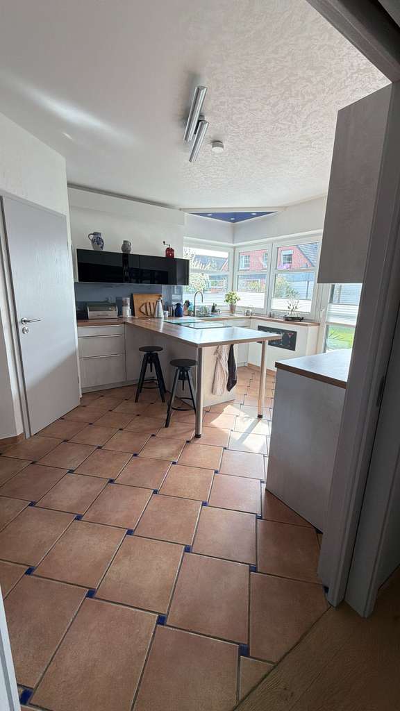 Immobilie in Isenbüttel - Modernes Familienhaus mit PV-Anlage, Kamin & Traumgarten in Isenbüttel - Bild 2