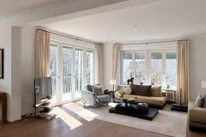 Elegante, lichtdurchflutete 3-Zimmer-Wohnung mit Balkon im Herzogpark, hochwertig teilmöbliert  – Pienzenauerstraße 30A, 81925 Herzogpark, München – Vorschaubild 2