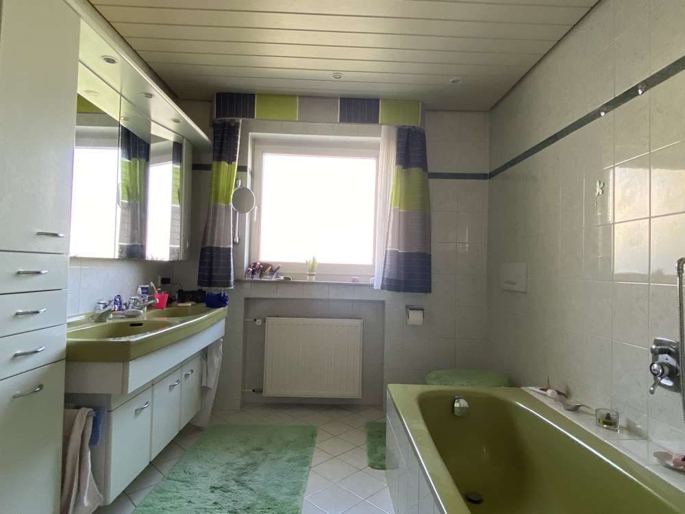 Immobilie in Rottweil - Gepflegtes Einfamilienhaus mit Einliegerwohnung in ruhiger Lage, mit Garten und Garage - Bild 12