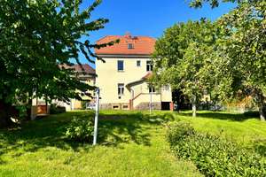 Sanierungsbedürftiges Haus mit schönem Grundstück in ruhiger Lage