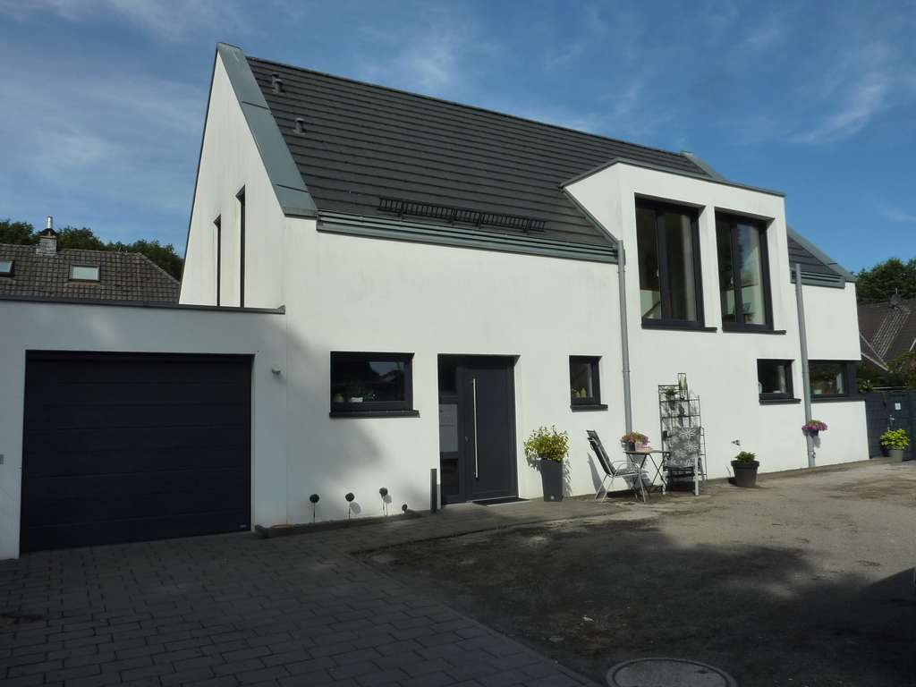 Modernes freistehendes Einfamilienhaus mit Garage in Brüggen-Born