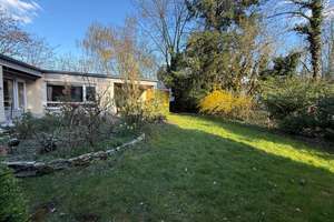 Einfamilienhaus Bungalow auf 650 m² großem Grundstück mit 142 m² Wfl.+ 90 m² Nfl. in ruhiger Lage!