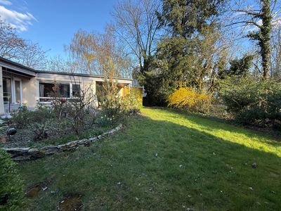 Einfamilienhaus Bungalow auf 650 m² großem Grundstück mit 142 m² Wfl.+ 90 m² Nfl. in ruhiger Lage!