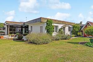 Ein Zuhause mit Perspektive - freistehender Bungalow mit Traumgrundstück in Dormagen-Hackenbroich – Die vollständige Adresse der Immobilie erhältst du vom Anbieter., 41540 Dormagen – Vorschaubild 1