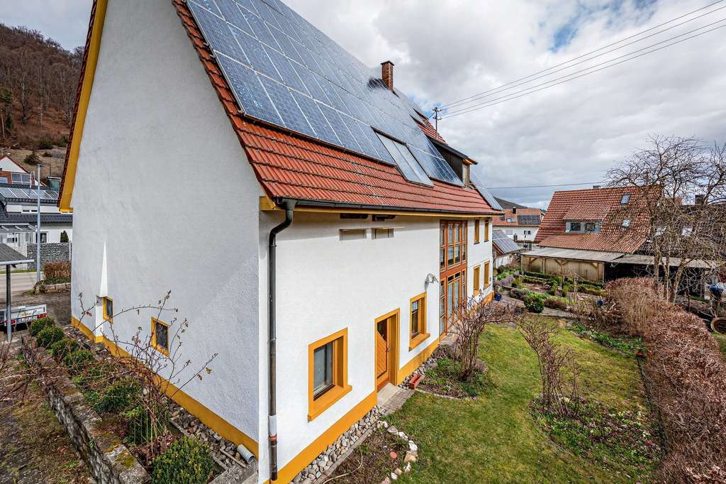 Immobilie in Schelklingen - Viel Platz für Ideen – Wohnhaus mit Scheune, Werkstatt und großem Garten - Bild 2