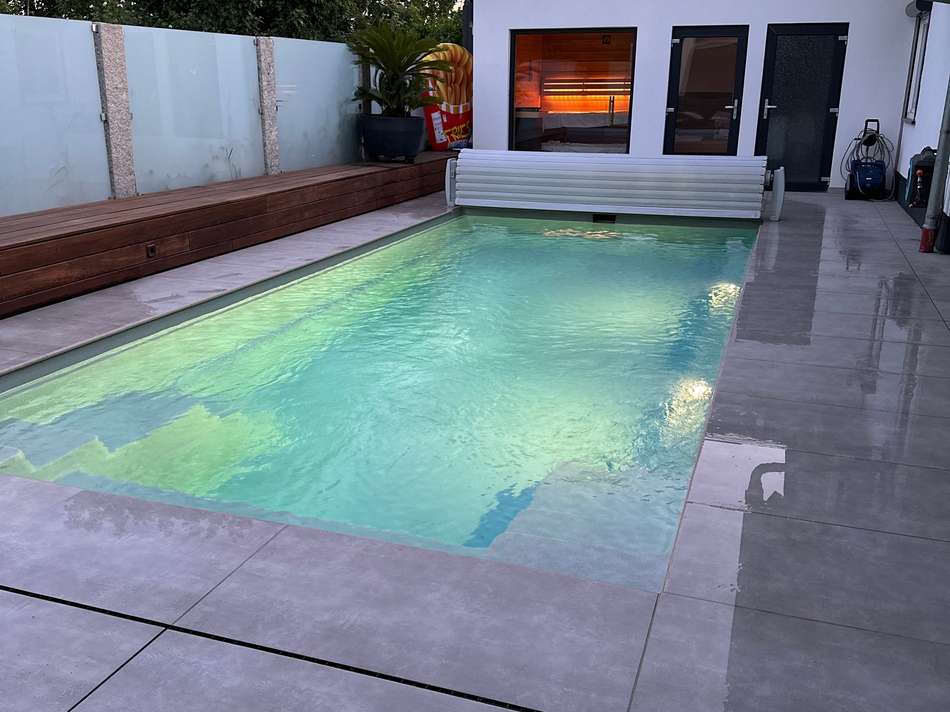 Pool & Sauna