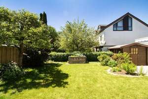 Zuhause für Familien - Klassische Doppelhaushälfte mit sonnigem Südgarten u. Einzelgarage – Die vollständige Adresse der Immobilie erhältst du vom Anbieter., 85579 Neubiberg – Vorschaubild 4
