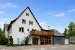 Stilvolles Mehrfamilienhaus mit Vermietungspotenzial – Die vollständige Adresse der Immobilie erhältst du vom Anbieter., 78056 Schwenningen, Villingen-Schwenningen – Vorschaubild 1