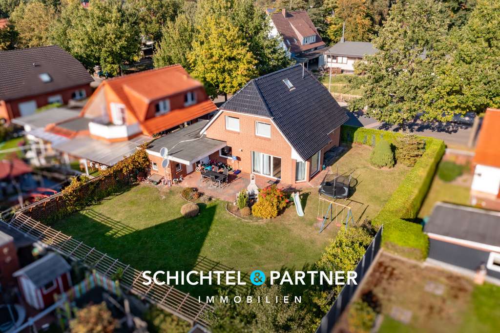 Surheide | Schickes Einfamilienhaus mit Terrasse, Garage und großem Garten