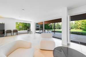 Stilvolles Zuhause mit großem Garten und Doppelgarage – viel Platz zum Wohlfühlen – Die vollständige Adresse der Immobilie erhältst du vom Anbieter., 70435 Zuffenhausen-Mönchsberg, Stuttgart – Vorschaubild 2