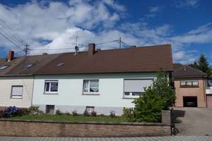Einfamilienhaus in Pirmasens-Fehrbach ab 01.06.2026 zu vermieten ! – Pirmasenser Weg 45, 66954 Fehrbach, Pirmasens – Vorschaubild 1