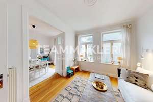 TRAUMHAFTE ALTBAU-WOHNUNG: Top-gepflegte 2,5-Zimmer mit Holzdielen & Balkon – Die vollständige Adresse der Immobilie erhältst du vom Anbieter., 20251 Hoheluft-Ost, Hamburg – Vorschaubild 1