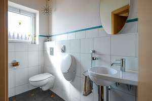 Architektonische Eleganz trifft Wohnwärme - 
Großzügigkeit, Geborgenheit und Stil – Die vollständige Adresse der Immobilie erhältst du vom Anbieter., 72525 Münsingen – Vorschaubild 10