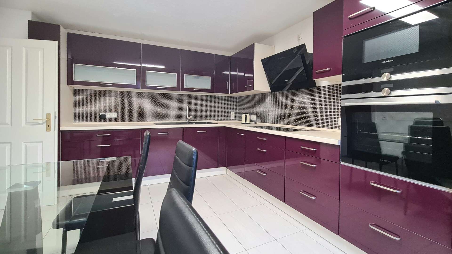 Immobilie in Hennef (Sieg) - Gepflegtes, verklinkertes Zweifamilienhaus mit zwei Garagen und PV-Anlage in Hennef-Blankenberg! - Bild 15