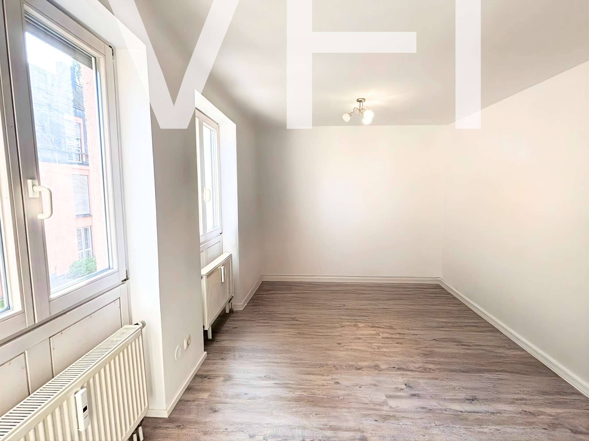 Immobilie in Gersthofen - Zentrale 6-Zi.-Wohnung - ideal für Mitarbeiter oder eine Familie - Bild 1