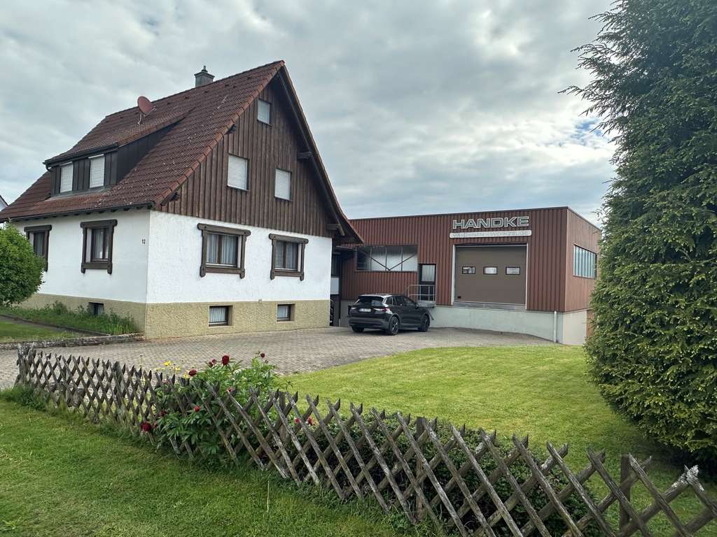 Immobilie in Pfalzgrafenweiler - Einfamilienhaus mit Gewerbehalle in Pfalzgrafenweiler - Bild 0