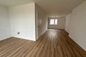 Mit WBS 140 - Erstbezug im Neubau - modern geschnittene 3 Zimmer Wohnung sucht Sie! – Anne-Frank-Straße 6, 12524 Berlin – Vorschaubild 1