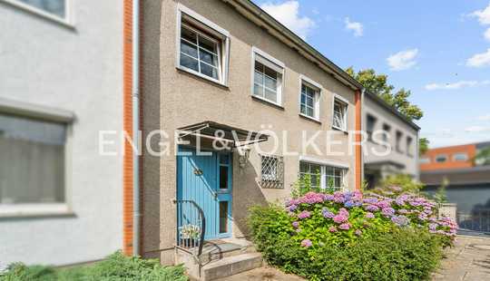 Bild von CHARMANTES REIHENMITTELHAUS MIT GEPFLEGTEM GARTEN UND GARAGE