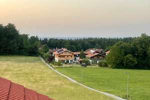 PANORAMABLICK NACH NORDEN AUF WIESEN WALD UND TAL – Die vollständige Adresse der Immobilie erhältst du vom Anbieter., 83737 Irschenberg – Vorschaubild 2