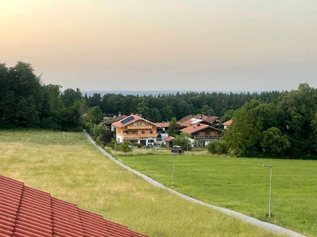 Immobilie in Irschenberg - PANORAMABLICK NACH NORDEN AUF WIESEN WALD UND TAL - Bild 1