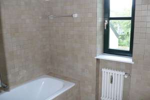 Mitten im Grünen - Außergewöhnliche DG-Wohnung mit neuer Küche, Einbauschränken, Galerie und Garten – Westpreußenstraße 38, 81927 Englschalking, München – Vorschaubild 11