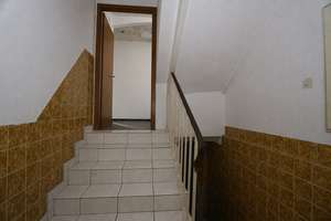 Zweifamilienhaus in guter Lage mit Doppelgarage und Garten – Die vollständige Adresse der Immobilie erhältst du vom Anbieter., 67655 Innenstadt West/Kotten, Kaiserslautern – Vorschaubild 2