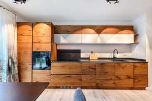 Luxuriöse vollmöblierte Designerwohnung in Harlaching mit Einbauküche und Balkon – Geiselgasteigstraße 100, 81545 Harlaching, München – Vorschaubild 4