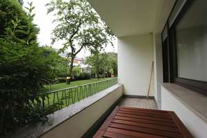 SOUTTERRAINWOHNUNG: SANIERTES BAD, BALKON MIT GARTENBLICK, EINBAUKÜCHE – Butzbacher Weg 10, 40229 Eller, Düsseldorf – Vorschaubild 2