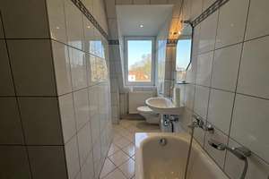 Attraktive 2-Zimmer-DG-Wohnung – bezugsfrei mit Balkon & Stellplatz – Die vollständige Adresse der Immobilie erhältst du vom Anbieter., 12309 Lichtenrade, Berlin – Vorschaubild 4
