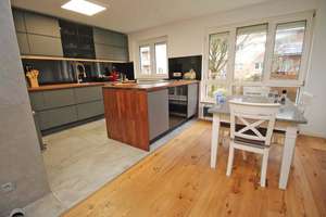 TOP renovierte 3 - Zimmer - Erdgeschosswohnung mit Garten