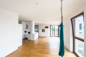 Helle 4-Zimmer-Wohnung in Top-Zustand – grün gelegen und zentral zugleich – Berlin – Vorschaubild 1
