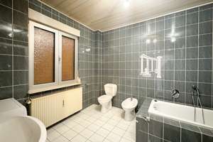 Zweifamilienhaus mit viel Ausbaupotenzial – Die vollständige Adresse der Immobilie erhältst du vom Anbieter., 63456 Klein-Auheim, Hanau – Vorschaubild 11