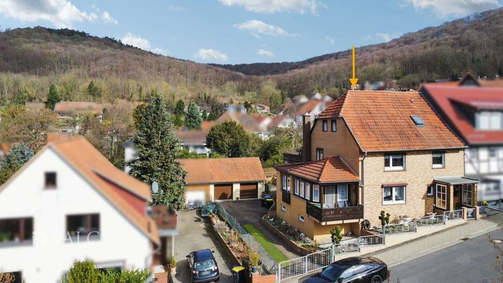 Immobilie in Bovenden - ***Blick auf die Burg Plesse - Haus mit Doppelgarage und üppiger Terrasse in Eddigehausen*** - Bild 2