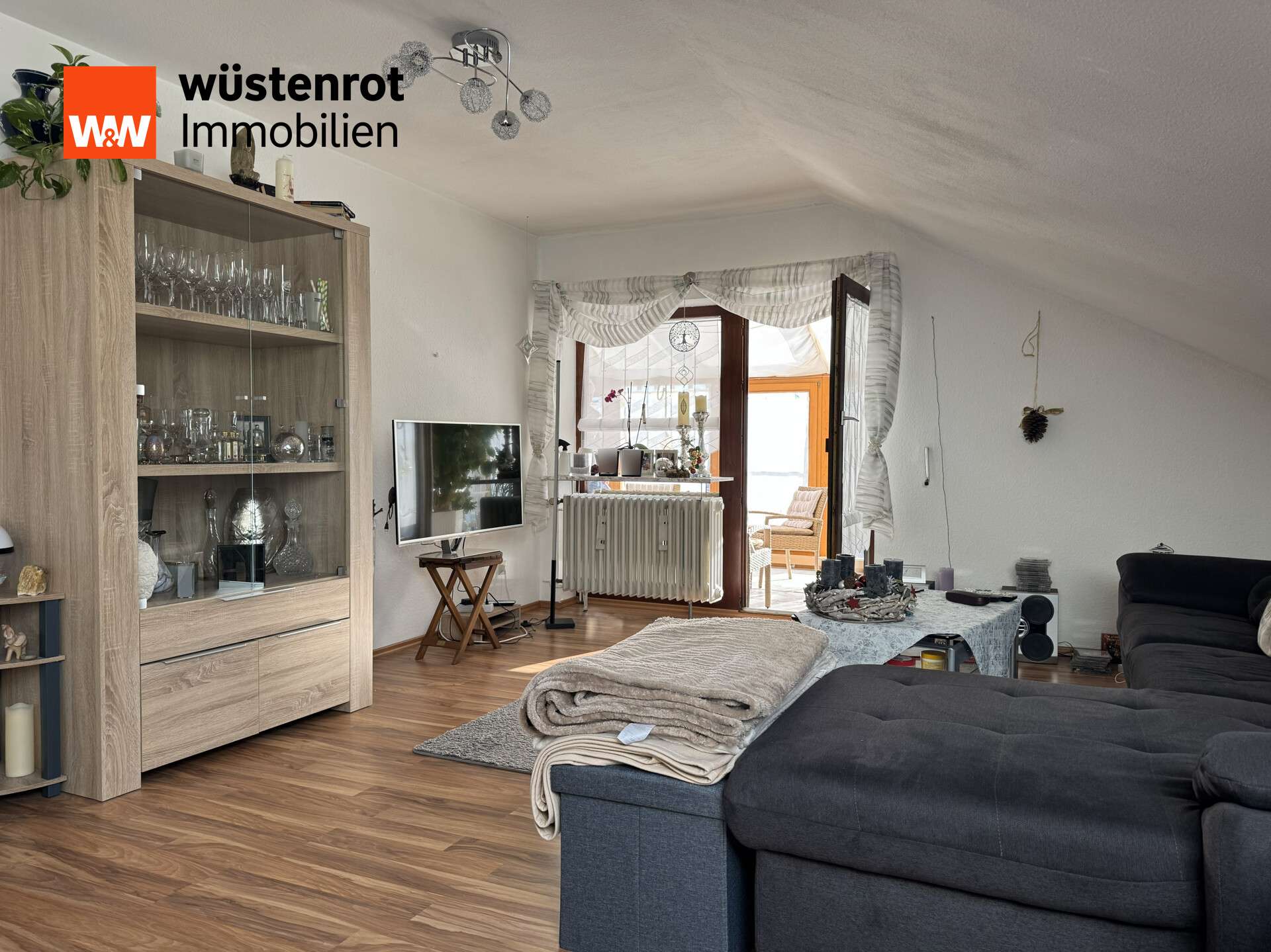 Immobilie in Rottweil - Retro-Flair mit Perspektive – Massiv gebautes Einfamilienhaus mit Einliegerwohnung - Bild 3