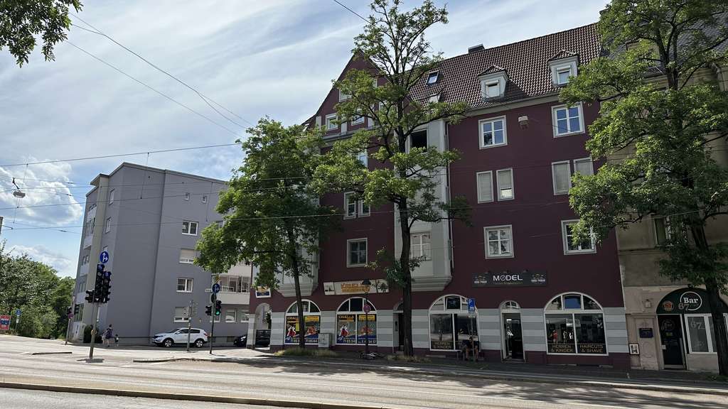 Zentral in Lechhausen ! 3 Zimmer Eigentumswohnung mit hohen Decken