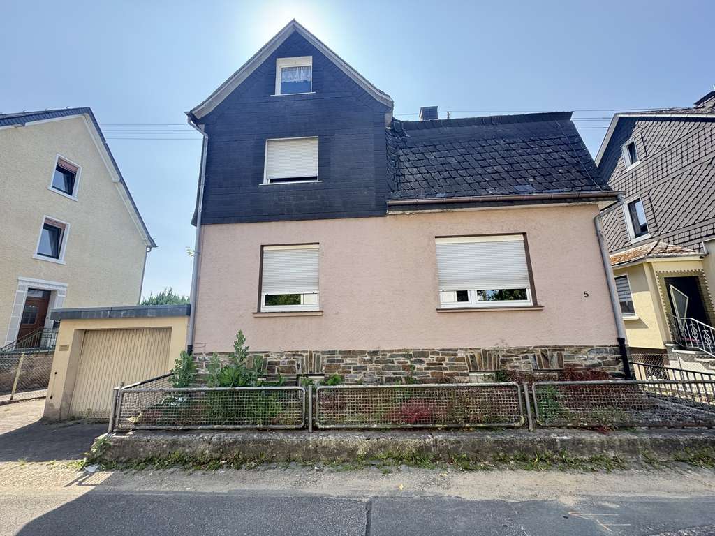 Immobilie in Kirchen (Sieg) - Wohnhaus zentral in Kirchen, Nähe Kindergarten - Bild 0