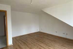 Helle & renovierte Dachgeschosswohnung mit Balkon – Spichernstraße 27, 47137 Duisburg – Vorschaubild 3