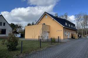 Schöne Doppelhaushälfte in Hannover-Lahe * 4-Zimmer * Garage * Balkon-Terrasse * Garten