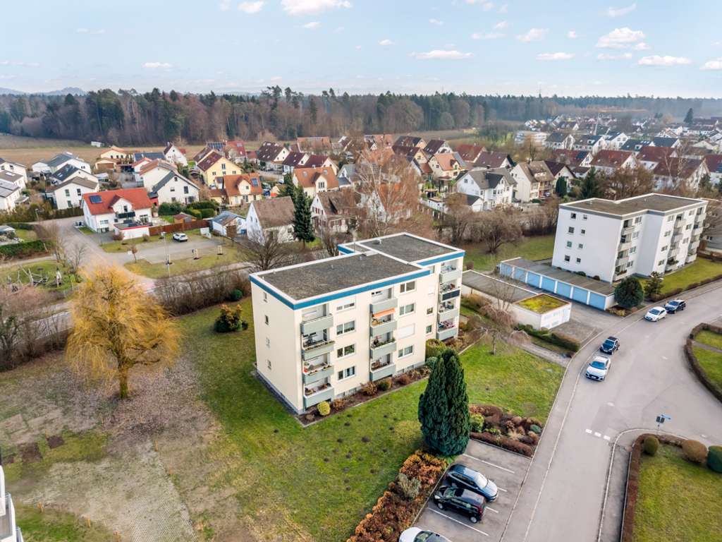 Immobilie in Eriskirch - Renovierungsbedürftige 2-Zimmer-Wohnung mit guter Raumaufteilung – sofort frei und mit Garage - Bild 2